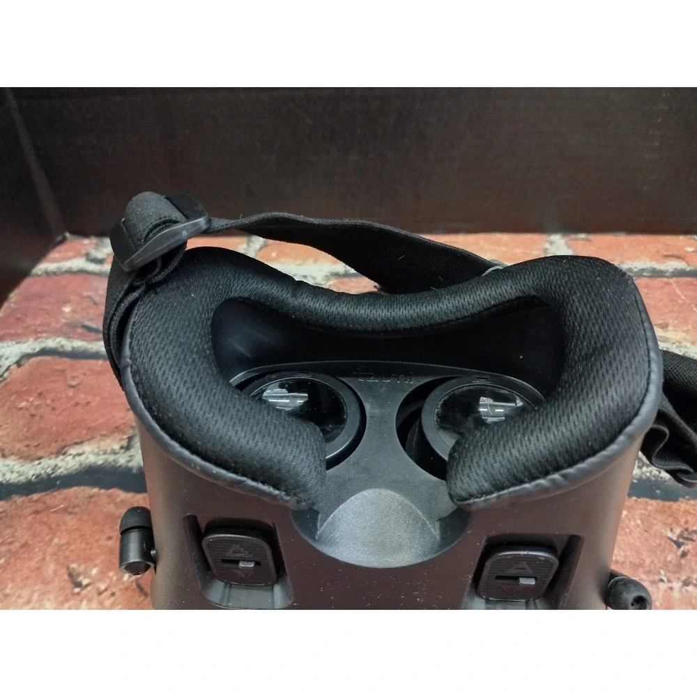 Tzumi Dream Vision VR Virtual Reality Headset w/Ear Buds! Fast Shipping!